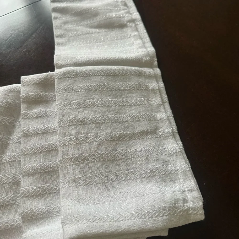 Homegoods (4) Textured White/Silver Cotton Napkins